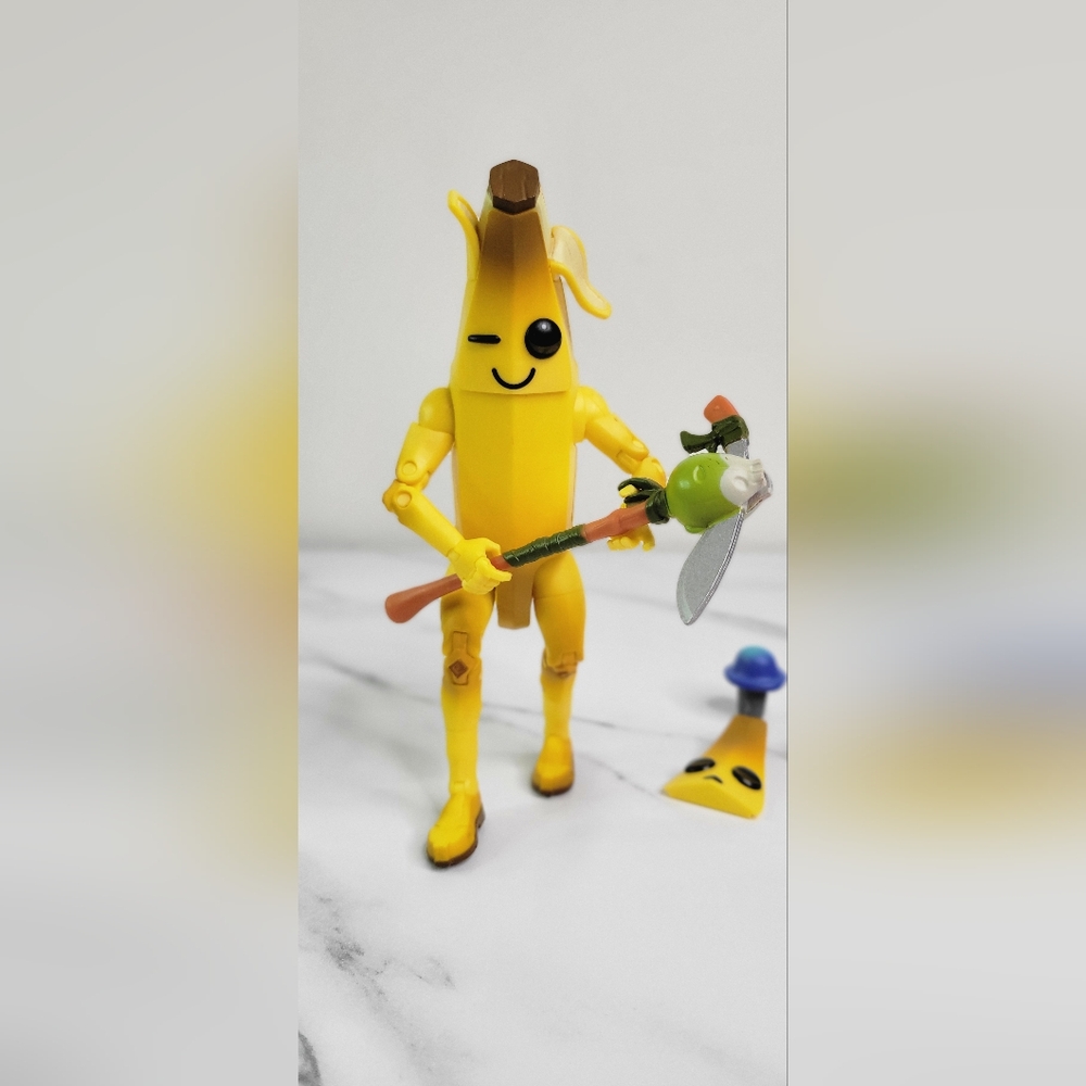 Fortnite 6" Legendary Series Figure of Peely - 8 Pieces